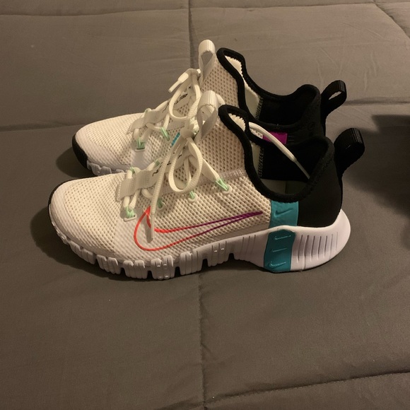 Nike - Picture 2 of 2